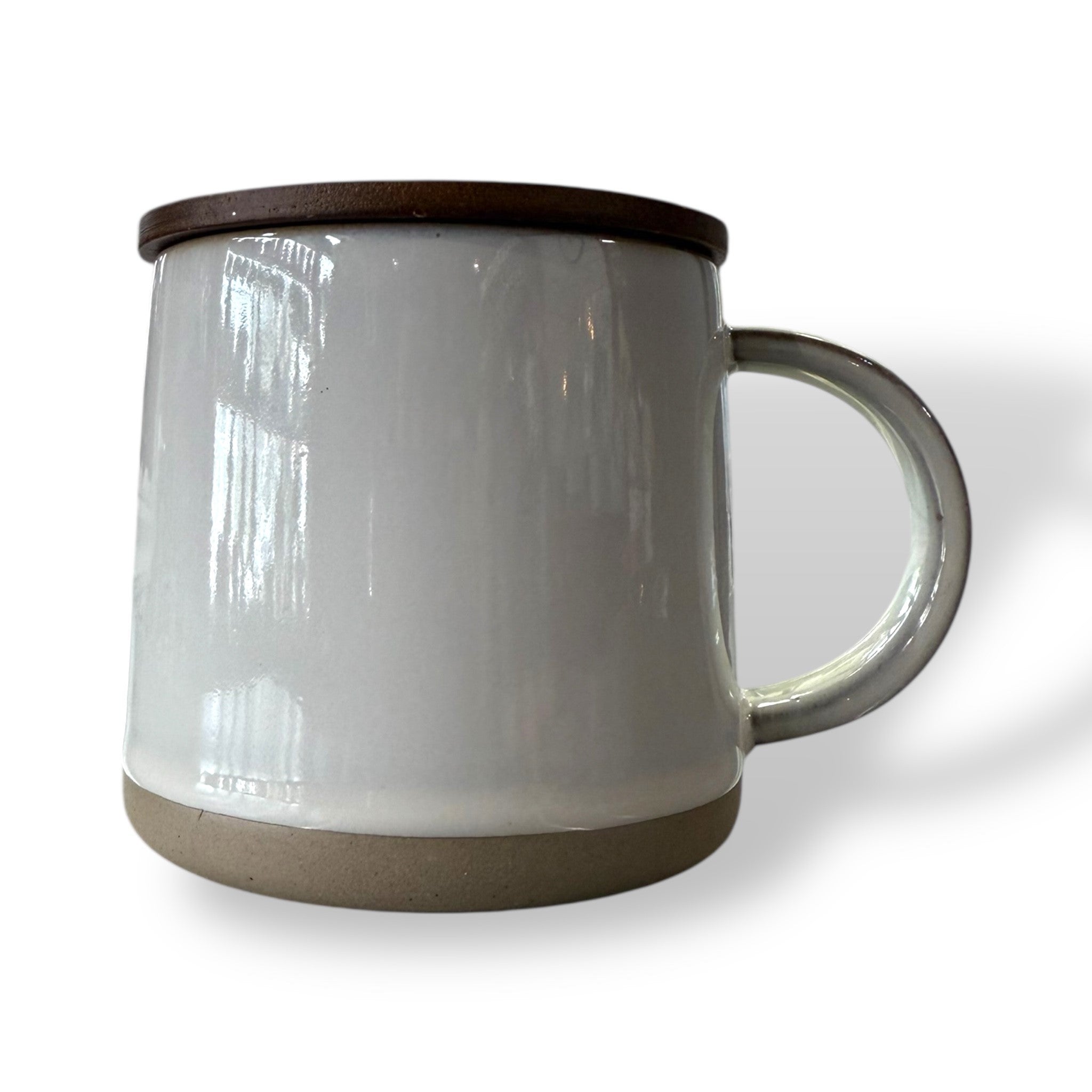 Tasse lustrée avec couvercle